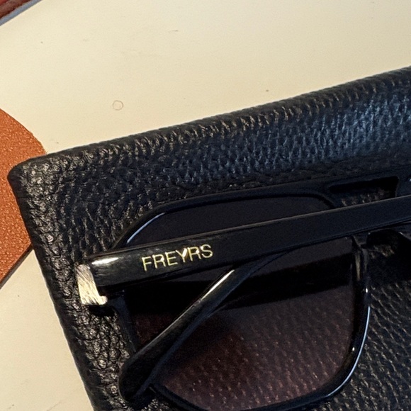 Stylish Black Sunglasses for Women main image 4